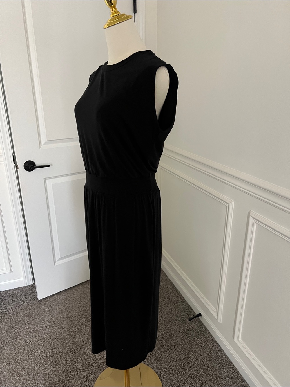 Black Sleeveless Midi Dress - Classic Everyday Style - Picture 2 of 3